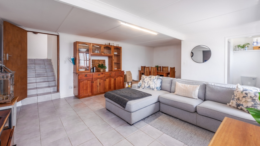 4 Bedroom Property for Sale in Struisbaai Western Cape